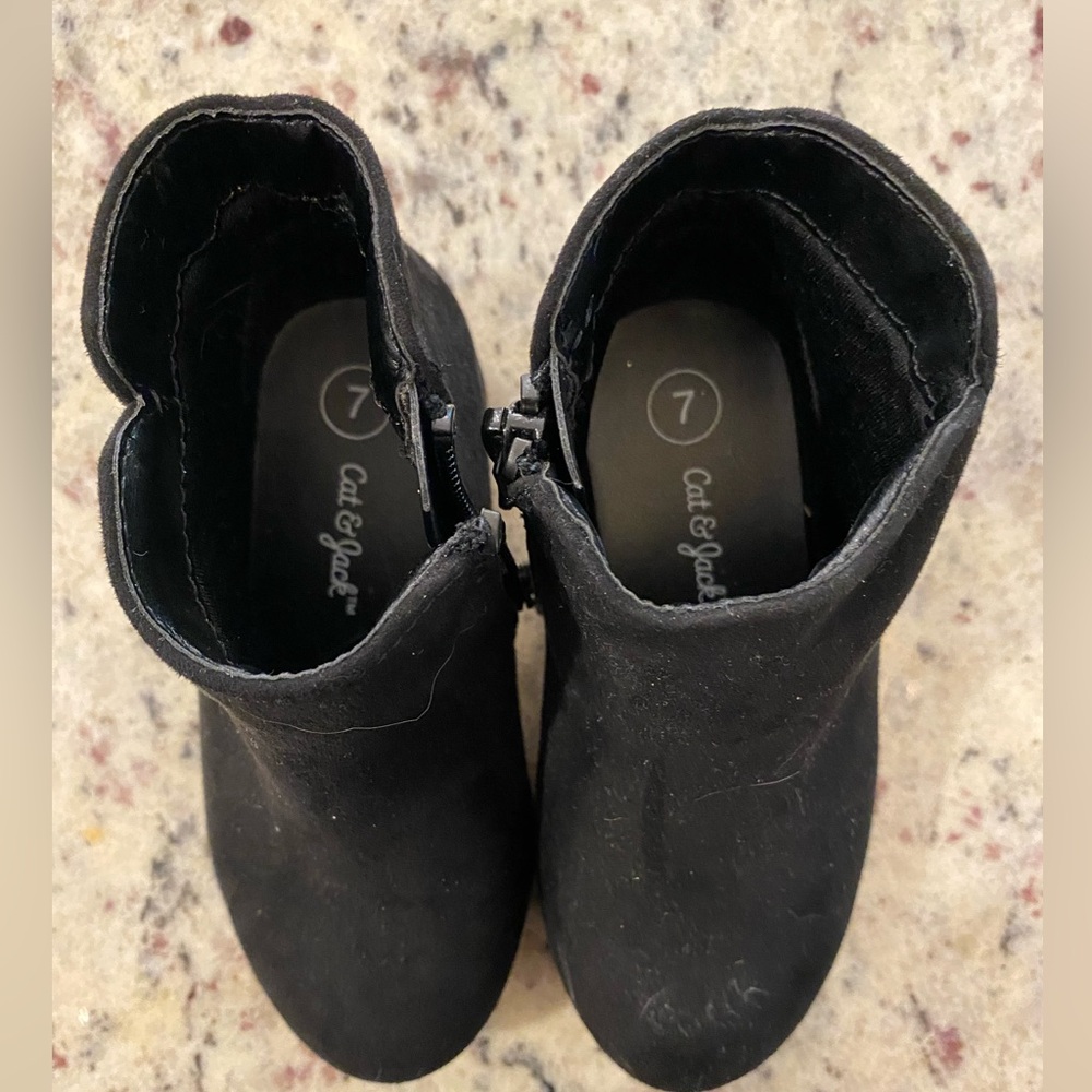 Cat and Jack girls boots size 7